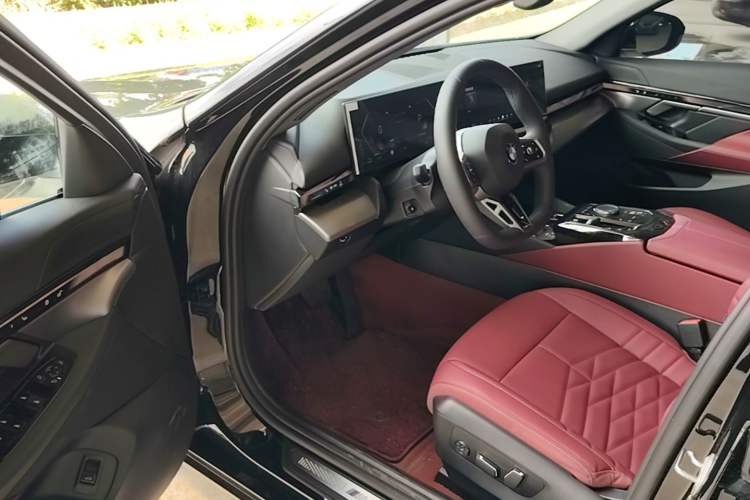 Used BMW 5 Series 2026 Facelift Model 525Li M Sport Package Driver Seat