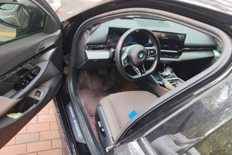 Used BMW 5 Series 2026 530Li Leading M Sport Package Driver Seat