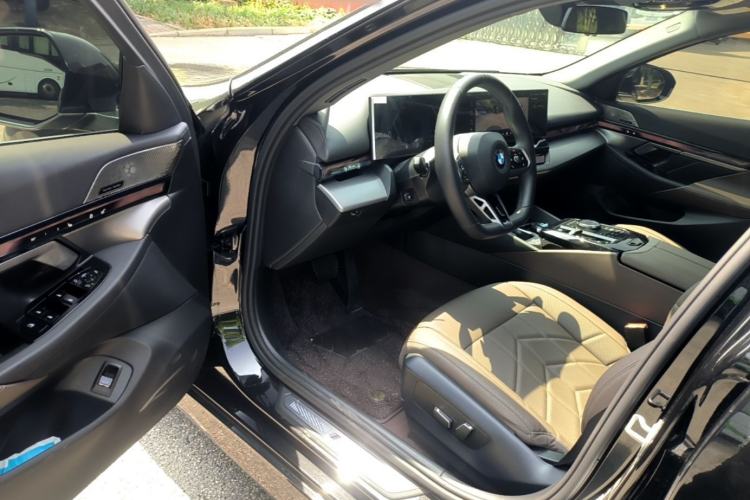 Used BMW 5 Series 2026 530Li Leading M Sport Package Driver Seat