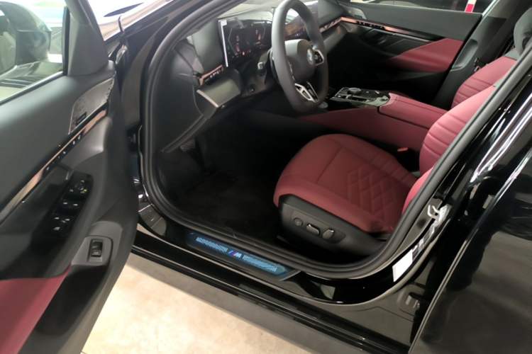 Used BMW 5 Series 2026 Facelift Model 530Li Leading Edition M Sport Package Driver Seat
