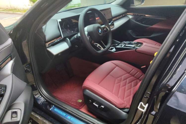Used BMW 5 Series 2026 Facelift Model 525Li M Sport Package Driver Seat