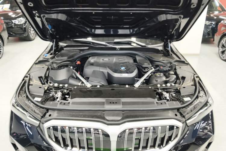 Used BMW 5 Series 2026 Facelift Model 530Li Leading Edition M Sport Package Engine Bay