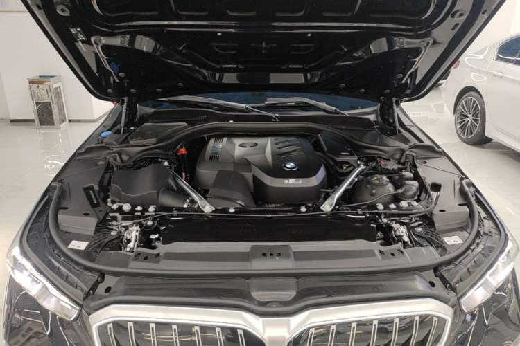 Used BMW 5 Series 2026 530Li Leading M Sport Package Engine Bay