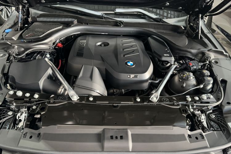 Used BMW 5 Series 2026 Facelift Model 530Li Leading Edition M Sport Package Engine Bay