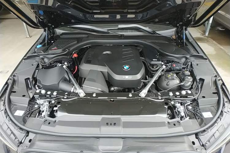 Used BMW 5 Series 2026 Facelift Model 530Li Leading Edition M Sport Package Engine Bay