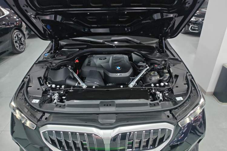 Used BMW 5 Series 2026 Facelift Model 530Li Leading Edition M Sport Package Engine Bay