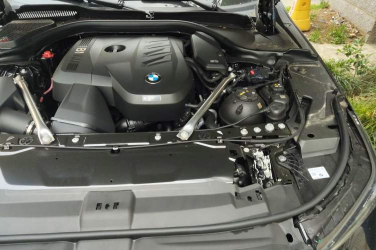 Used BMW 5 Series 2026 Facelift Model 525Li M Sport Package Engine Bay Left