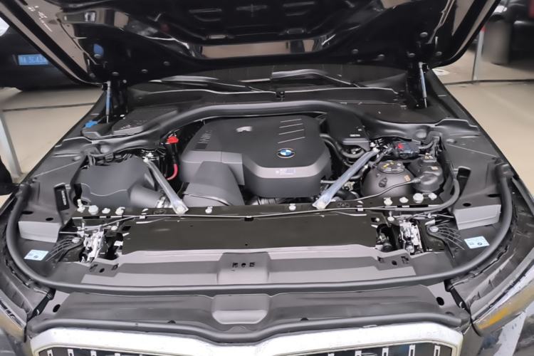 Used BMW 5 Series 2026 Facelift Model 530Li Leading Edition M Sport Package Engine Bay