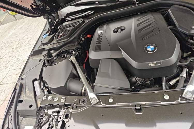 Used BMW 5 Series 2026 Facelift Model 530Li Leading Edition M Sport Package Engine Bay Right