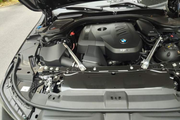 Used BMW 5 Series 2026 Facelift Model 525Li M Sport Package Engine Bay Right