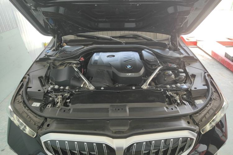 Used BMW 5 Series 2026 530Li Leading M Sport Package Engine Bay