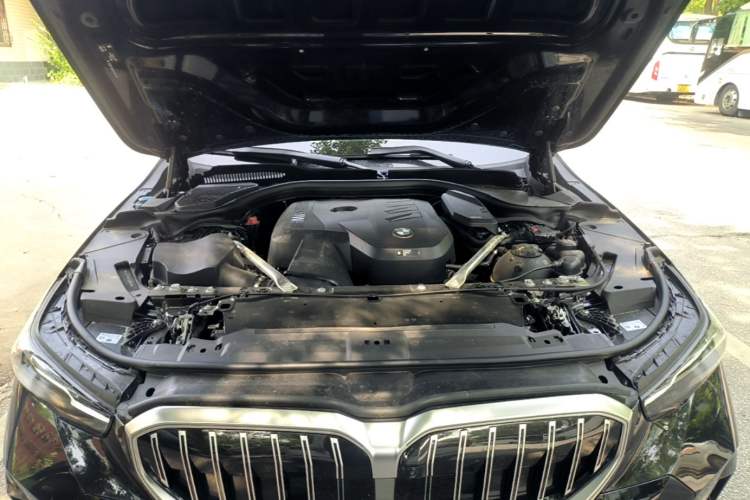Used BMW 5 Series 2026 530Li Leading M Sport Package Engine Bay