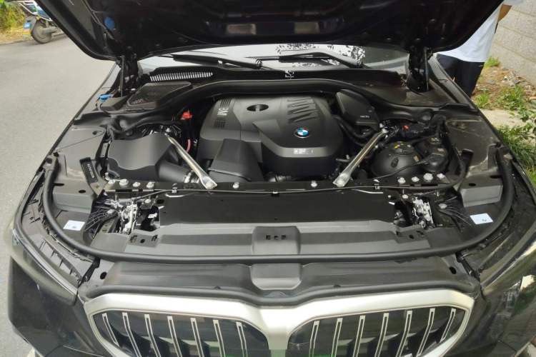 Used BMW 5 Series 2026 Facelift Model 525Li M Sport Package Engine Bay