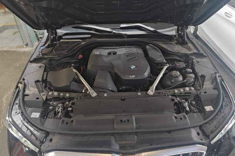 Used BMW 5 Series 2026 525Li M Sport Package Engine Bay