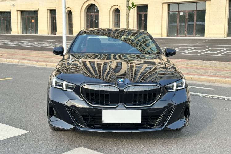 Used BMW 5 Series 2026 Facelift Model 530Li Luxury Edition M Sport Package Exterior 1