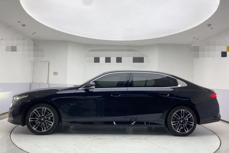 Used BMW 5 Series 2026 530Li Leading M Sport Package Exterior 1