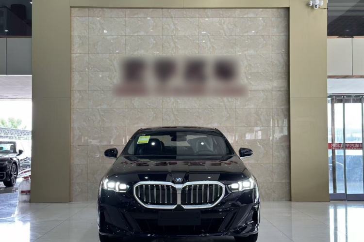 Used BMW 5 Series 2026 Facelift Model 530Li Leading Edition M Sport Package Exterior 1