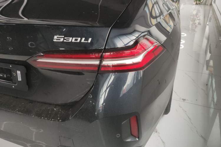 Used BMW 5 Series 2026 Facelift Model 530Li Luxury Edition M Sport Package Exterior 1