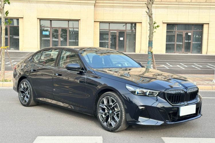 Used BMW 5 Series 2026 Facelift Model 530Li Luxury Edition M Sport Package Exterior 2