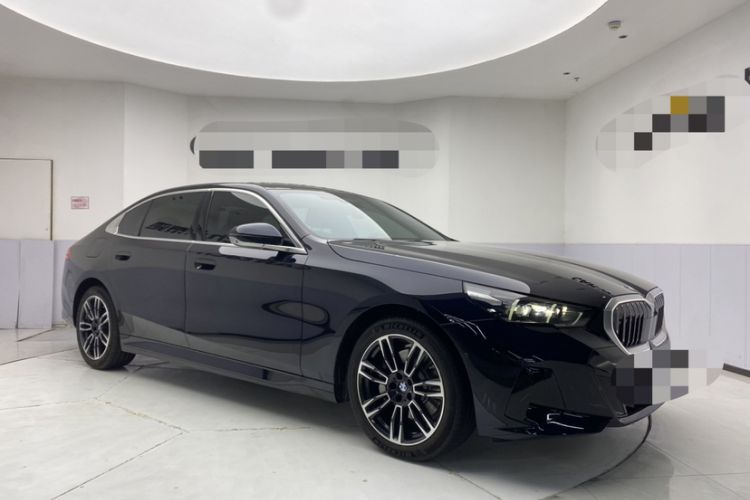 Used BMW 5 Series 2026 530Li Leading M Sport Package Exterior 2