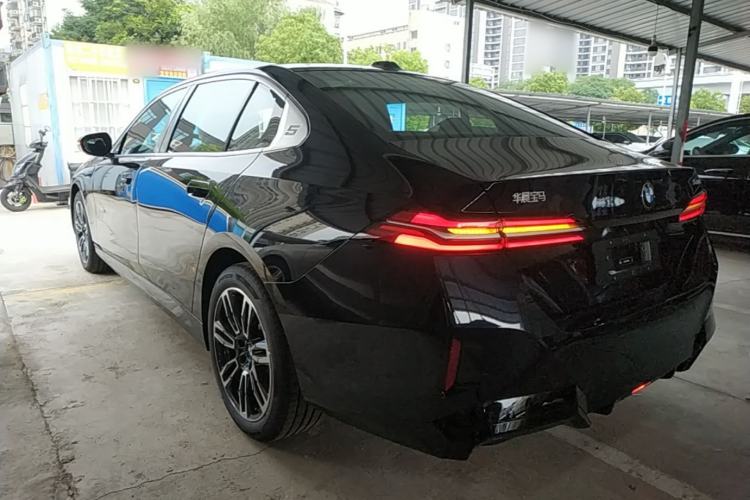 Used BMW 5 Series 2026 Facelift Model 530Li Leading Edition M Sport Package Exterior 2
