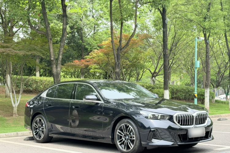 Used BMW 5 Series 2026 Facelift Model 530Li Leading Edition M Sport Package Exterior 2