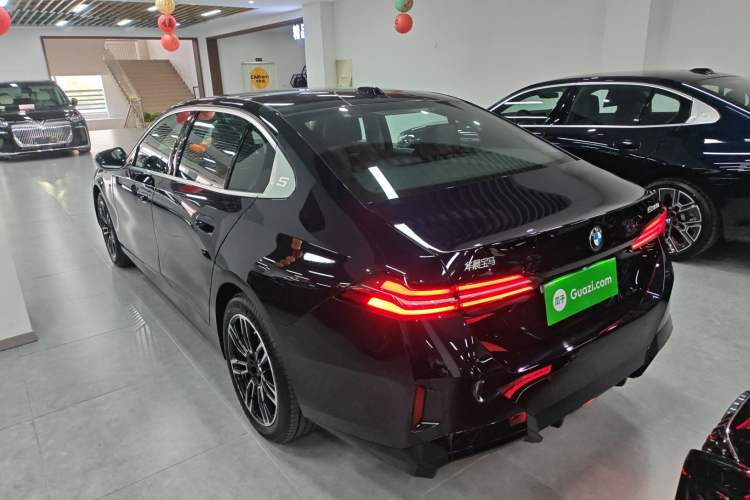 Used BMW 5 Series 2026 Facelift Model 530Li Leading Edition M Sport Package Exterior 2