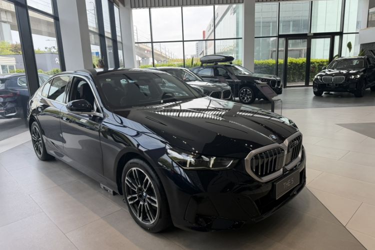 Used BMW 5 Series 2026 Facelift Model 530Li Leading Edition M Sport Package Exterior 2