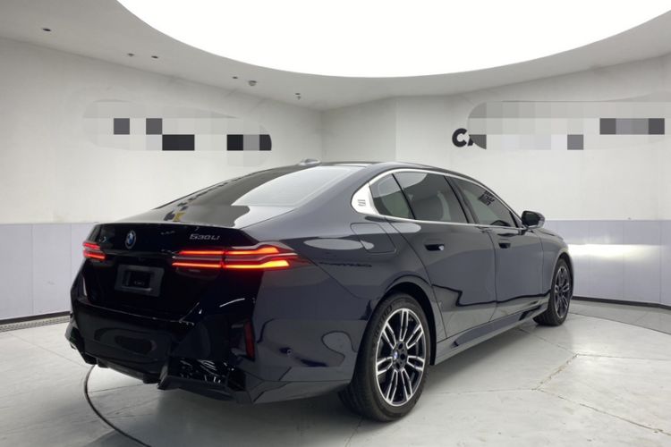 Used BMW 5 Series 2026 530Li Leading M Sport Package Exterior 3