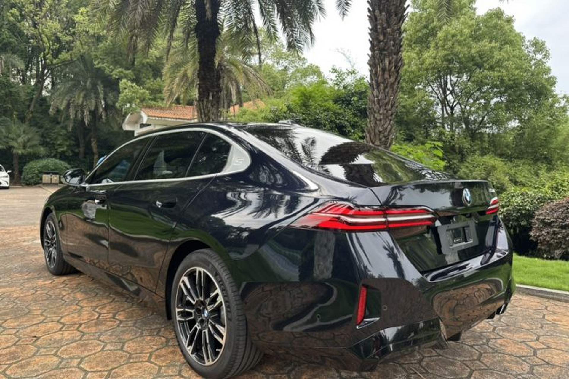 Used BMW 5 Series 2026 530Li Leading M Sport Package Exterior 4