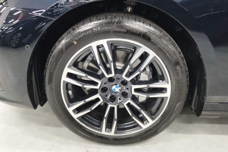 Used BMW 5 Series 2026 Facelift Model 530Li Leading Edition M Sport Package Exterior 4