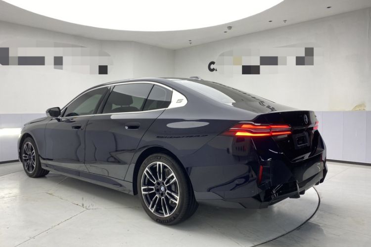 Used BMW 5 Series 2026 530Li Leading M Sport Package Exterior 4
