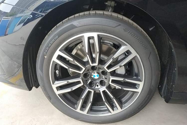 Used BMW 5 Series 2026 Facelift Model 530Li Leading Edition M Sport Package Exterior 4