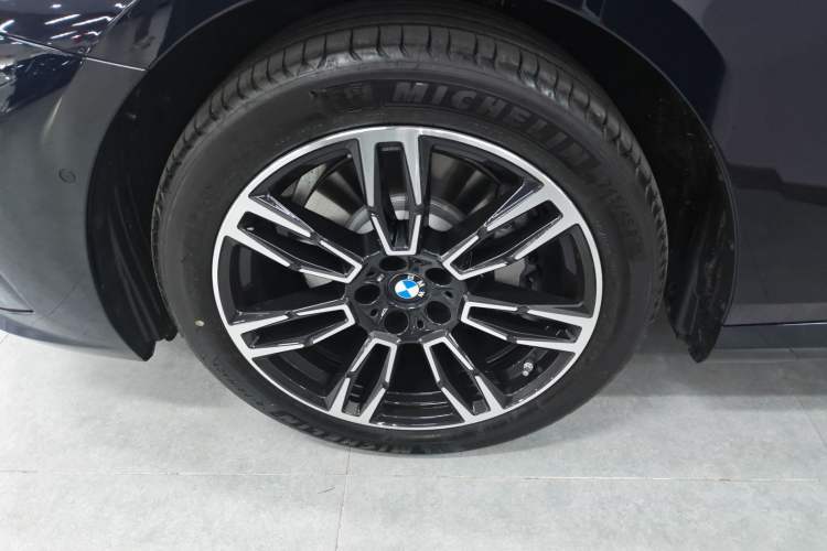 Used BMW 5 Series 2026 Facelift Model 530Li Leading Edition M Sport Package Exterior 4