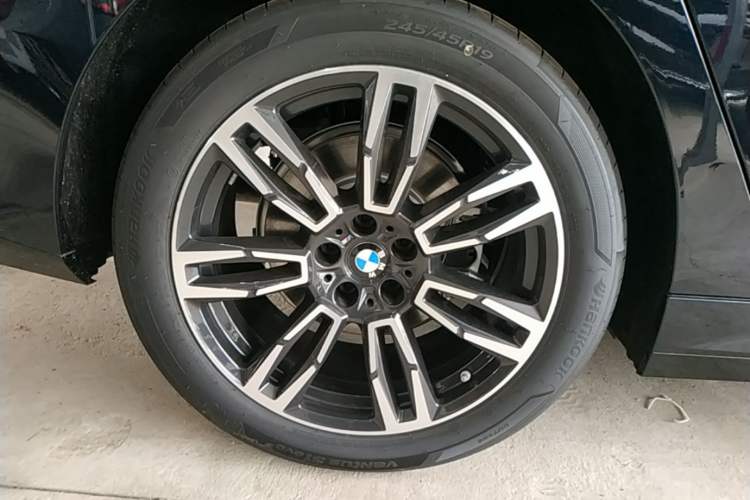 Used BMW 5 Series 2026 Facelift Model 530Li Leading Edition M Sport Package Exterior 5