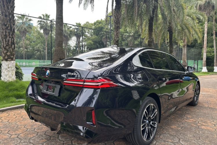 Used BMW 5 Series 2026 530Li Leading M Sport Package Exterior 6