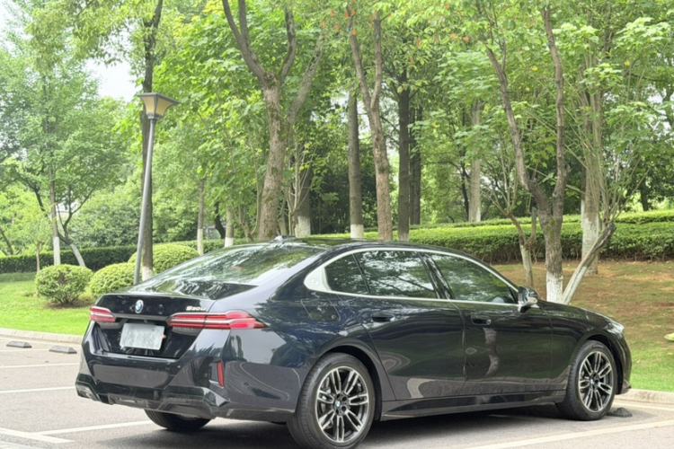 Used BMW 5 Series 2026 Facelift Model 530Li Leading Edition M Sport Package Exterior 7