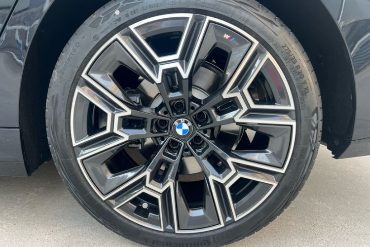 Used BMW 5 Series 2026 Facelift Model 530Li Luxury Edition M Sport Package Exterior 8