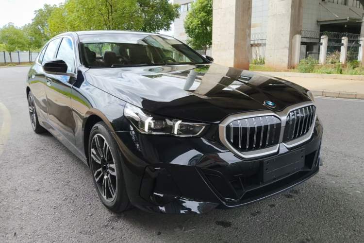 Used BMW 5 Series 2026 Facelift Model 530Li Leading Edition M Sport Package Front Right 45 Deg