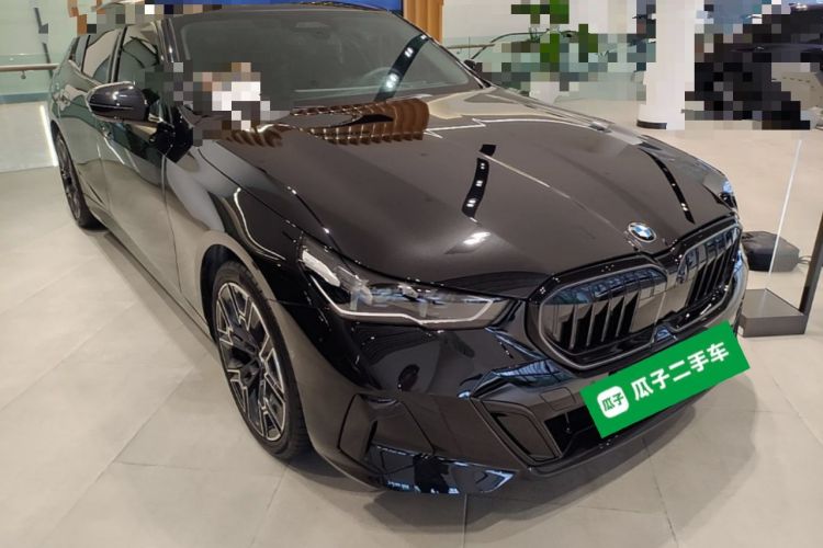 Used BMW 5 Series 2026 Facelift Model 530Li Luxury Edition M Sport Package Front Right 45 Deg