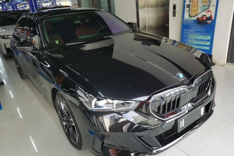 Used BMW 5 Series 2026 530Li Leading M Sport Package Front Right 45 Deg