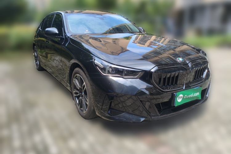 Used BMW 5 Series 2026 530Li Leading M Sport Package Front Right 45 Deg