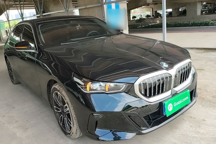 Used BMW 5 Series 2026 Facelift Model 525Li M Sport Package Front Right 45 Deg