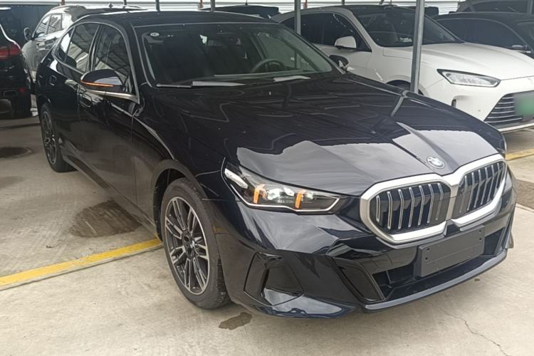Used BMW 5 Series 2026 Facelift Model 530Li Leading Edition M Sport Package Front Right 45 Deg