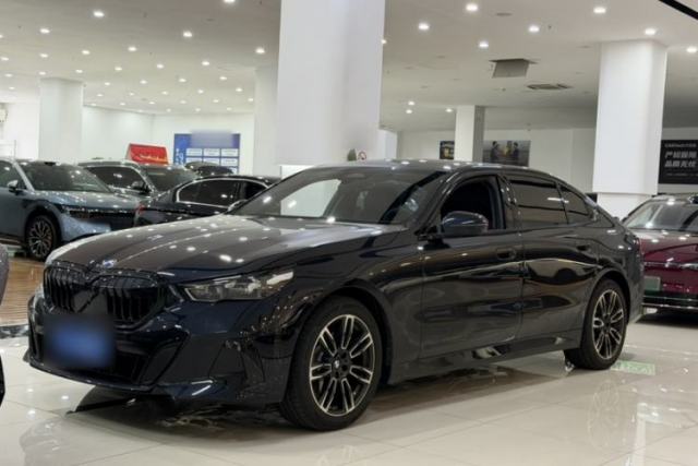 Ojetý BMW 5 Series 2026 525Li M Sport Package