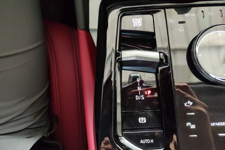 Used BMW 5 Series 2026 Facelift Model 530Li Leading Edition M Sport Package Gear Lever