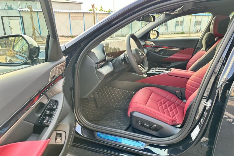 Used BMW 5 Series 2026 Facelift Model 530Li Luxury Edition M Sport Package Interior 3