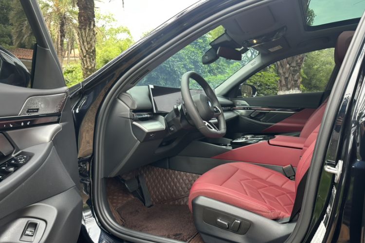 Used BMW 5 Series 2026 530Li Leading M Sport Package Interior 3