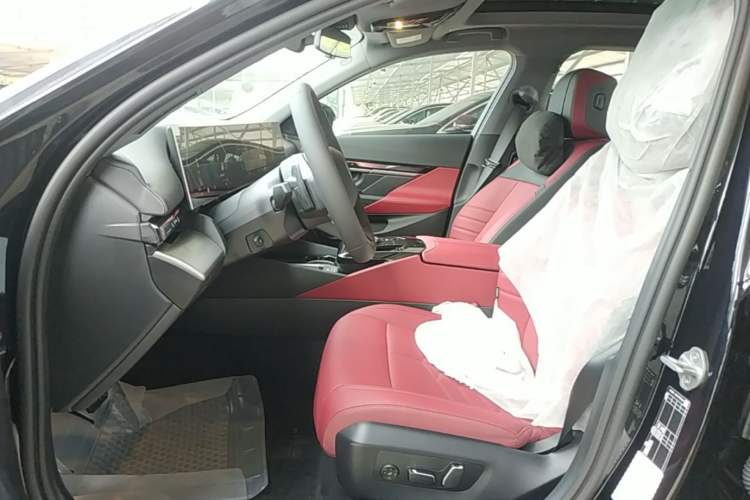 Used BMW 5 Series 2026 Facelift Model 530Li Leading Edition M Sport Package Left Front Seat