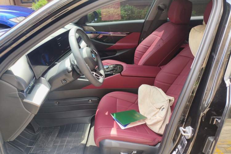 Used BMW 5 Series 2026 530Li Leading M Sport Package Left Front Seat